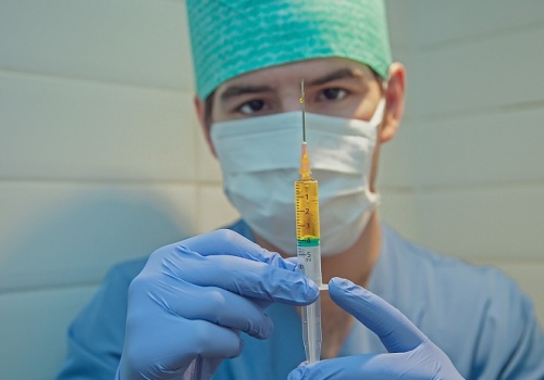 Koniec dyktatury Big Pharma? USA ograniczają ideologię pro-szczepionkową