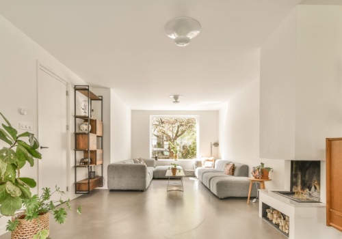 Panele i płytki są już passe. Teraz na podłogach rządzi to