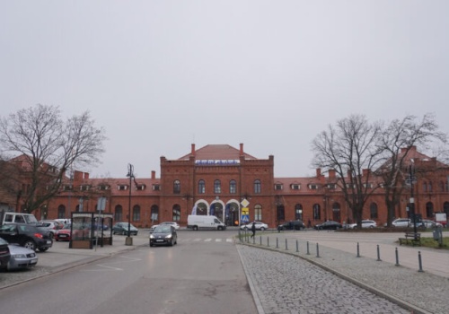 Nowe miejsca parkingowe przy dworcu w Skierniewicach. PKP PLK rozpoczęły prace