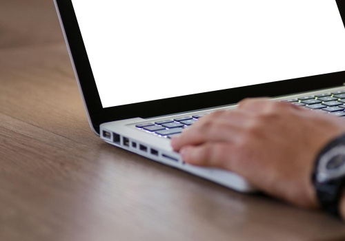 Polacy masowo skarżą sąsiadów do fiskusa. Powód nie zaskakuje