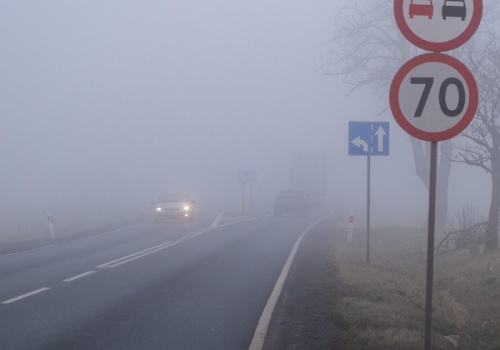 Kapryśna aura nad Polską. Deszcz, śnieg i mgły utrudnią dzień i noc. Gdzie będzie najgorzej?
