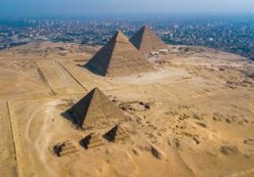 Odkryli tajemnicze wnęki w jednej z piramid w Gizie. Kryły się pod fasadą