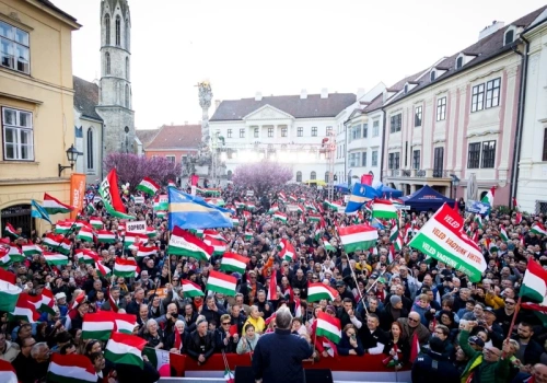 Politycy PiS pojechali wspierać Orbana. Ostra reakcja rzecznika rządu