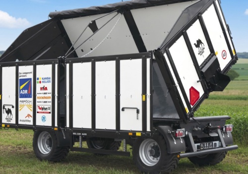 Wielton Agro pokazuje nową przyczepę 14 t z Wielunia. Drzwiowy system i niższa cena