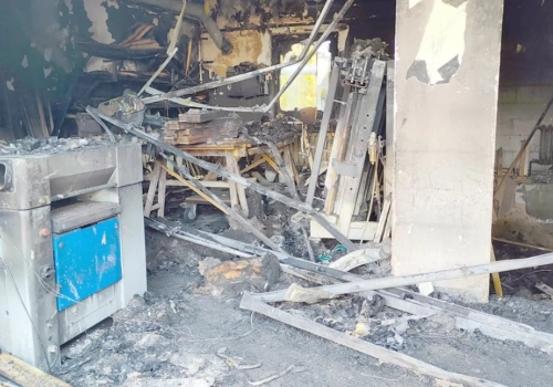 W Platerowie spłonęła stolarnia. Mieszkańcy gminy organizują pomoc. Każda deska się przyda