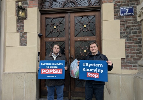 System kaucyjny już działa. Konfederacja krytykuje skutki zmian