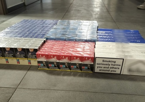 Nielegalne papierosy i krajanka tytoniowa zabezpieczone przez policjantów