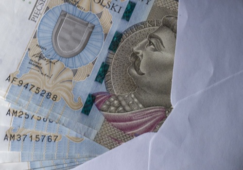 Prezent komunijny a urząd skarbowy. Od tej kwoty trzeba zapłacić podatek