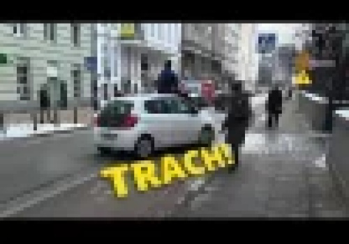 to nie jest śmieszne (Nagranie z wybijaną szybą przez Samochodzozę)