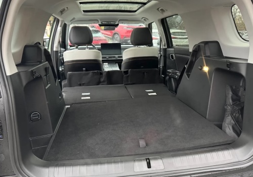 Kosztuje tyle co Jetour T2, a ma oszczędną hybrydę i hak. Nowa terenówka zaczyna zjeżdżać do polskich salonów