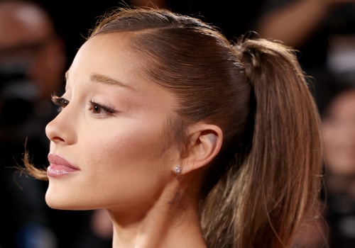 Znikające utwory i nowe zdjęcia Ariany Grande. Fani czekają na powrót gwiazdy