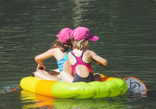 Nowe obowiązki opiekunów na koloniach. Koniec ze zmuszaniem harcerzy do nocnych kąpieli