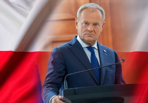 Tusk: świat się rozsypuje! Mocne słowa o Putinie i Kaczyńskim