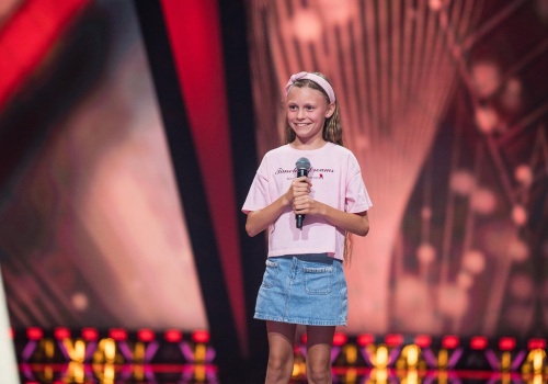 10-latka zaszokowała trenerów The Voice Kids! Filigranowa Lena Kierklo z potężnym głosem! Wideo