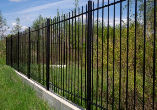 Podatek od płotów staje się faktem. Firmy zapłacą więcej po wyrokach sądów