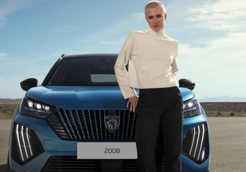 Nowy Peugeot 2008 nadchodzi: Elektryk zniknie z obecnego modelu, a spalinowy SUV dostanie drugie życie