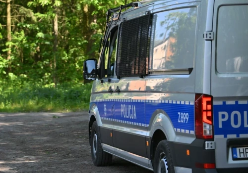 Niezidentyfikowany balon pod Warszawą. Na miejscu pracują służby