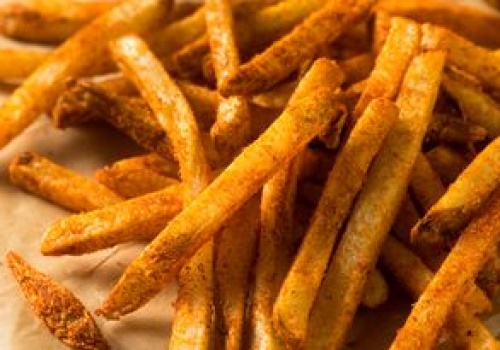 Frytki z posypką paprykową. Z tego przepisu wychodzą lepsze niż z McDonald's