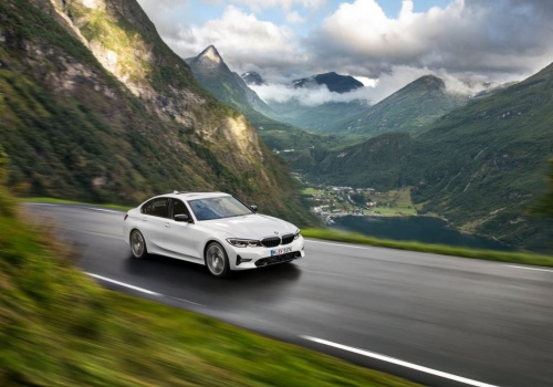 Co można kupić zamiast nowego SUV-a z Chin? Trzy propozycje używanych aut klasy premium