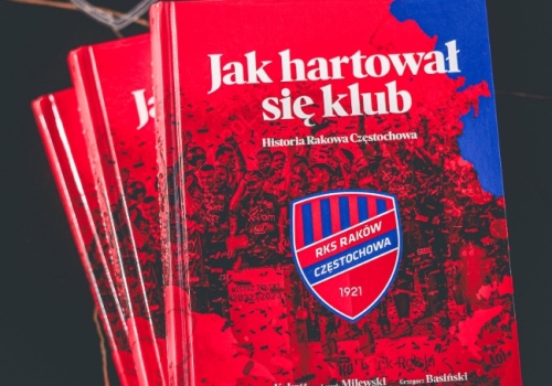 Raków Częstochowa wznawia sprzedaż książki „Jak hartował się klub”. Pierwszy nakład wyprzedał się błyskawicznie