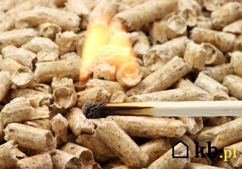 Piec na pellet nie odpalił w mroźny dzień. Winny był jeden szczegół w zasobniku