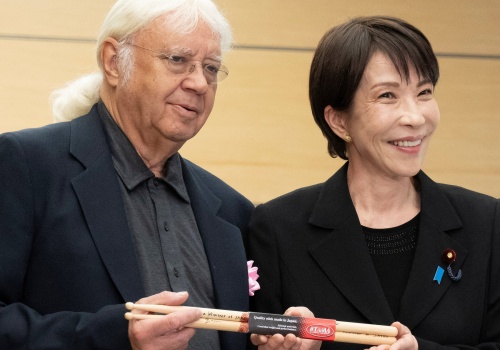 Premier Japonii fanką legendarnego zespołu Deep Purple. 