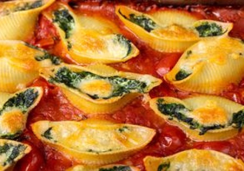 Prosty obiad na zabiegane dni. Makaron wypełniony po brzegi pysznym farszem