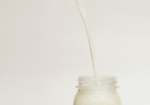 Mleko roślinne a krowie. Fizycy wskazali diametralną różnicę