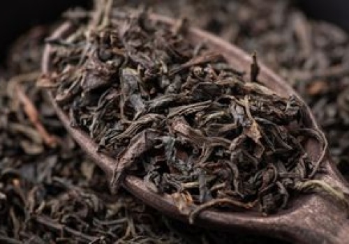 Czarna herbata ma słaby aromat? Są sposoby, by ulepszyć jej smak