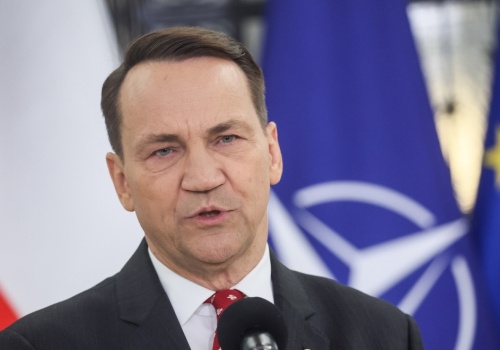 Sikorski znów na tajnym zebraniu grupy Bilderberg. Komu służy?