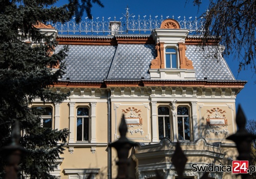 Zabytkowa willa odzyskała dawny blask. Odrestaurowany budynek wyłonił się spod rusztowań