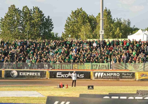 Żużel. Kibice ROW-u zakpili z Polonii! Przypomnieli słynny namiot!