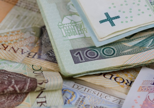 2760 zł, 1550 zł, 575 zł dopłat do pensji dla pracownika z orzeczeniem o niepełnosprawności