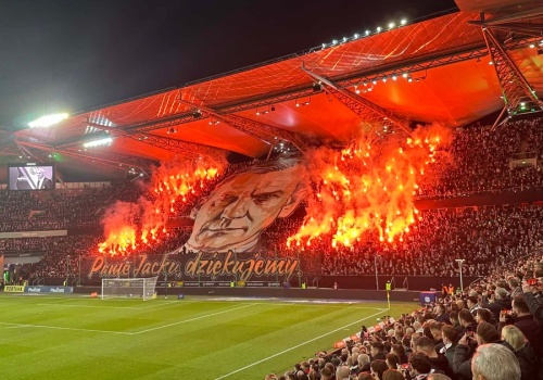 Łazienkowska w żałobie. Poruszający hołd kibiców Legii Warszawa dla Jacka Magiery