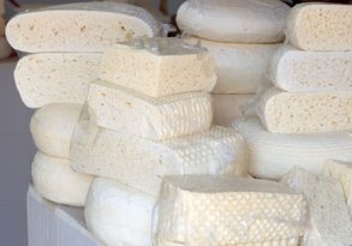 Koniec z nudnym twarogiem. Ten ser jest jeszcze smaczniejszy i nie obciąża żołądka