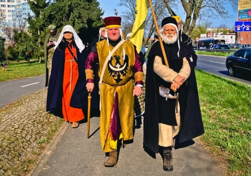 Obchody rocznicy bitwy pod Legnicą - złożenie kwiatów w Legnickim Polu i Marsz Henryka Bobożnego (FOTO)