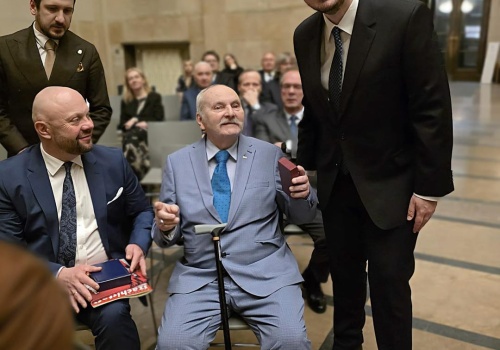 89-letni syn odebrał order za swojego ojca. Uroczyste wydarzenie w Muzeum Narodowym w Warszawie