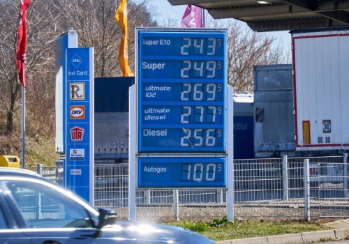 Wojna o ceny paliw w Niemczech: Czy Berlin przetrwa ten polityczny wstrząs?