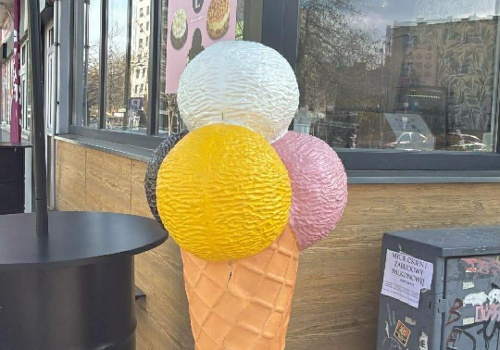 Ktoś ukradł lody spod warszawskiej lodziarni. Właściciele proszą o pomoc w ich odnalezieniu. 