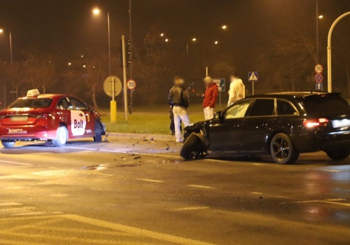 Nocne zderzenie aut w Lublinie. Jeden z kierowców sądził, że ma pierwszeństwo