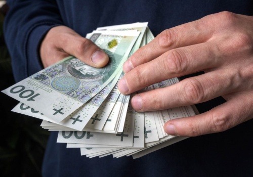 Stabilna praca i pensja 13 tys. złotych. Pracodawca nie wymaga wykształcenia