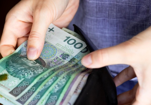 Zrób to, zanim będzie za późno. Bank bije na alarm w sprawie gotówki