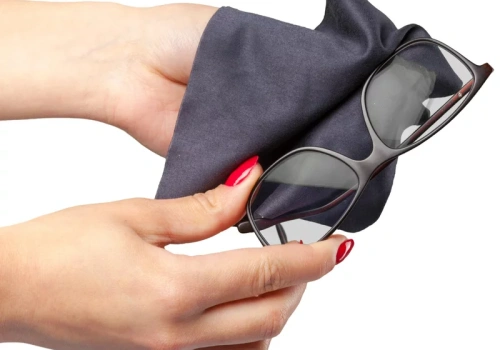 Wystarczy kropla tego produktu. Wyczyścisz okulary w 30 sekund