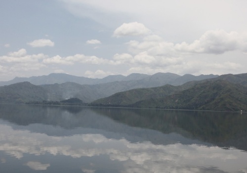 Metan i dwutlenek węgla pod powierzchnią. Niepokojąca historia jeziora Kiwu