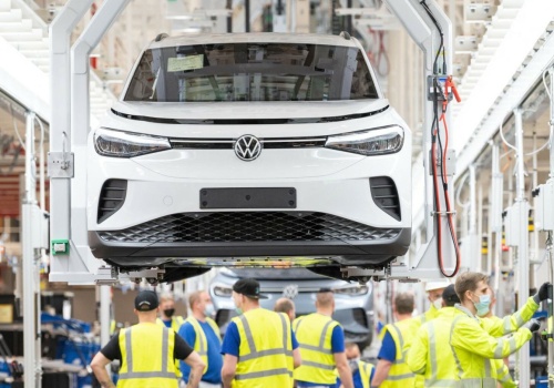 Elektryczna rewolucja się sypie? Volkswagen przestawił fabrykę elektryków na produkcję... aut spalinowych