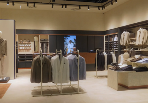 Od szycia jeansów do prawie 80 salonów z garniturami. Jubileuszowa lekcja biznesu od marki Recman