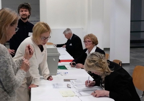 Wybory na Węgrzech. Otworzono lokale wyborcze