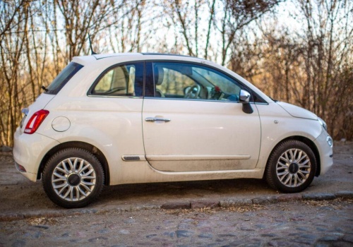 Ile kosztuje najtańszy używany Fiat 500 z niewielkim przebiegiem?