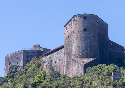Tragedia w XIX-wiecznej twierdzy. Dziesiątki osób nie żyją