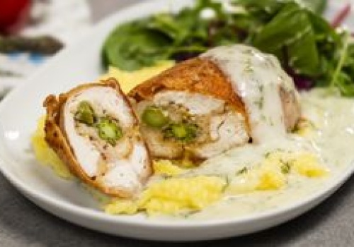 Kiedy tylko w sklepach pojawiają się szparagi, robię ten obiad. Każdy czeka z niecierpliwością